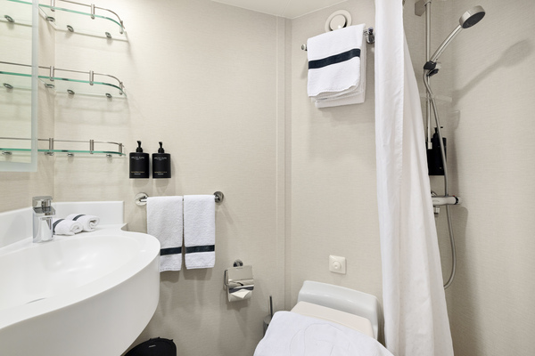 HX Hurtigruten Expeditions MS Fram Polar Outside Outside Cabin N2 4 ©Espen Mills.jpg